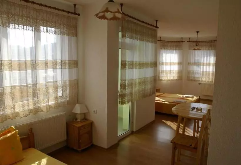 پانسیون Karadzhovy Guest House