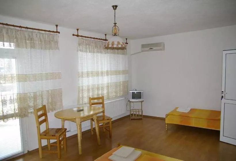 پانسیون Karadzhovy Guest House