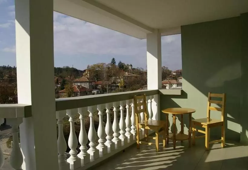 پانسیون Karadzhovy Guest House