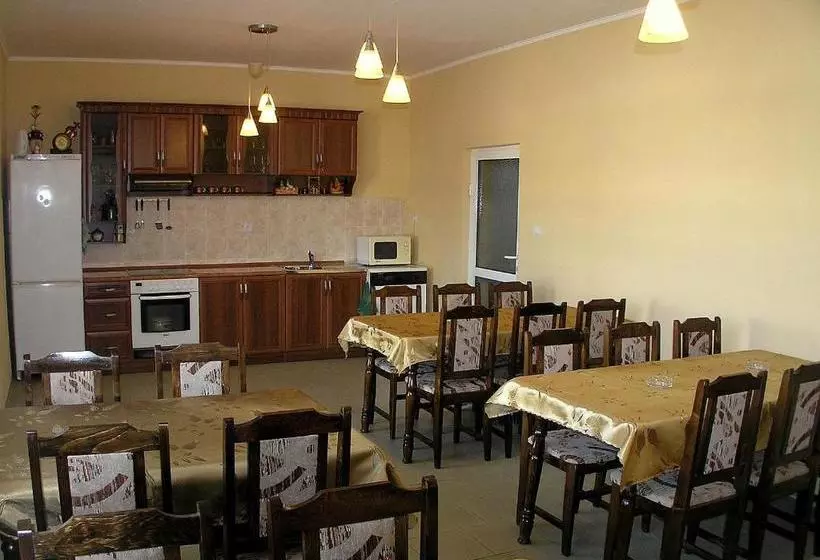 پانسیون Karadzhovy Guest House