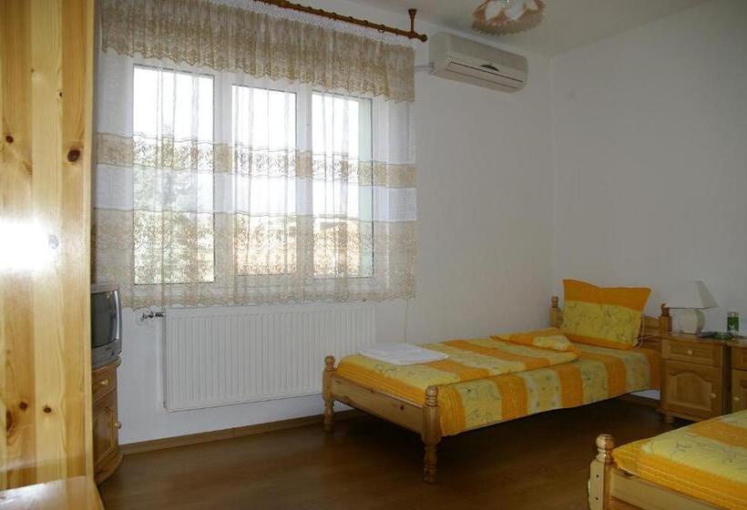 פנסיון Karadzhovy Guest House