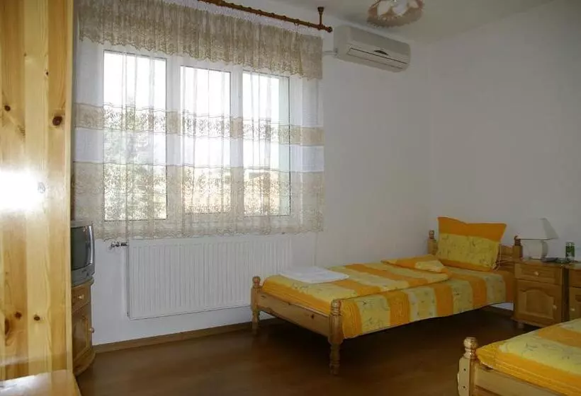پانسیون Karadzhovy Guest House