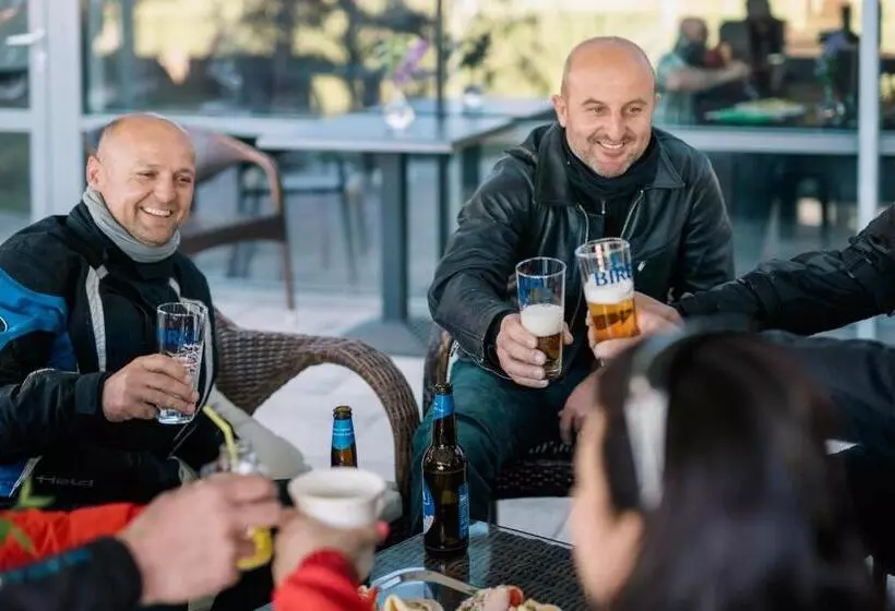 Majatalo Penzion Troja