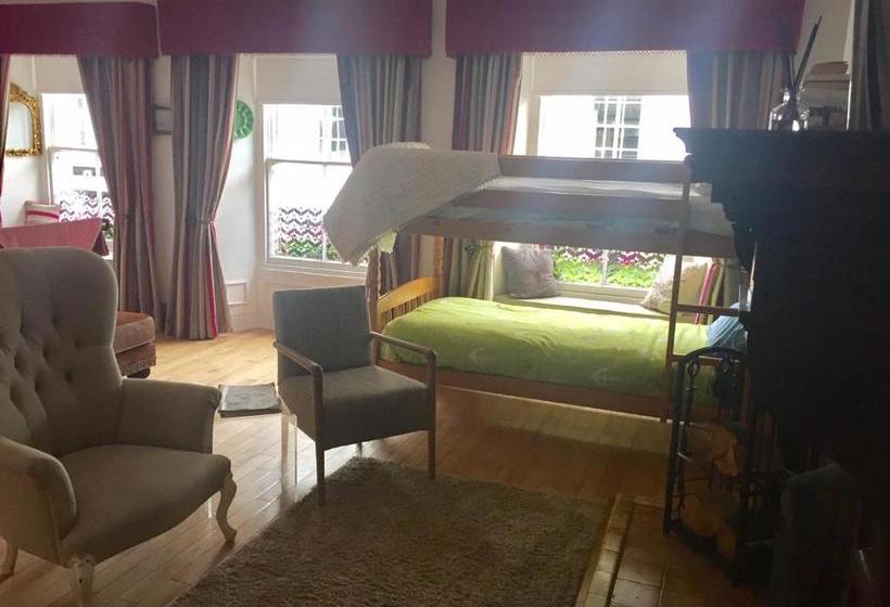 بنسيون The Captains Quarters