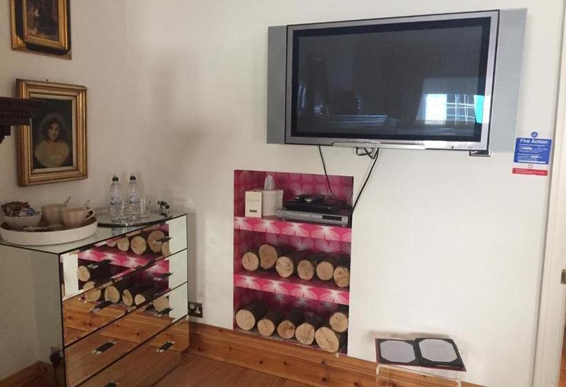 بنسيون The Captains Quarters