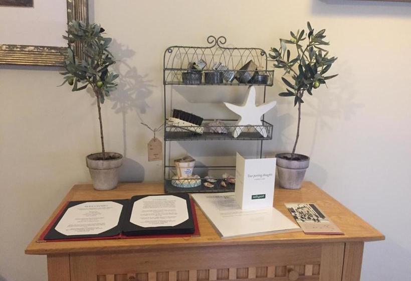 بنسيون The Captains Quarters