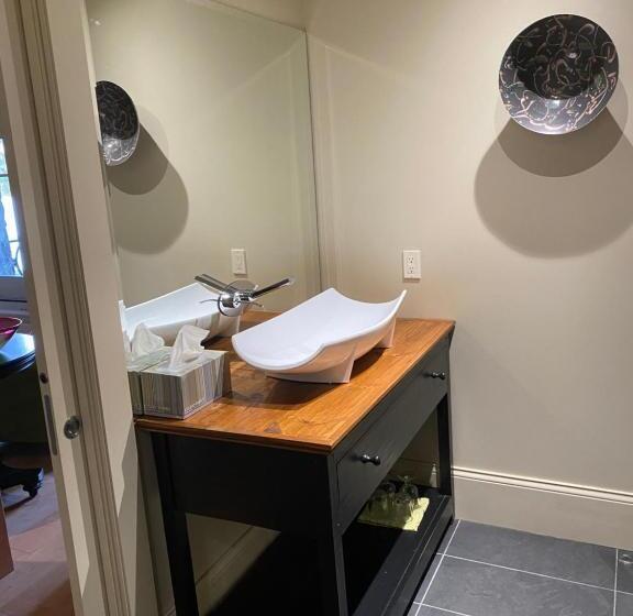 مبيت وإفطار Gîte Et Atelier De L Artiste Peintre Paysagiste Canadien Gordon Harrison