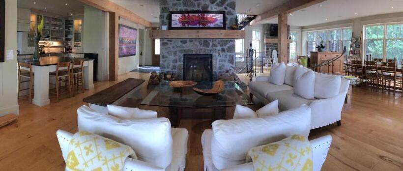 مبيت وإفطار Gîte Et Atelier De L Artiste Peintre Paysagiste Canadien Gordon Harrison