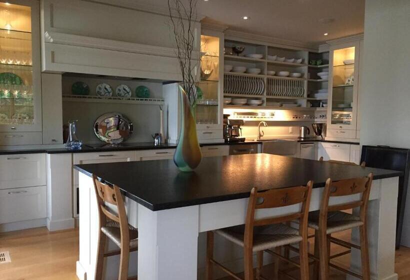 مبيت وإفطار Gîte Et Atelier De L Artiste Peintre Paysagiste Canadien Gordon Harrison