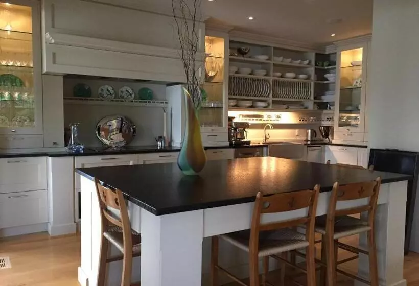 Aamiaismajoitus (B&B) Gîte Et Atelier De L Artiste Peintre Paysagiste Canadien Gordon Harrison