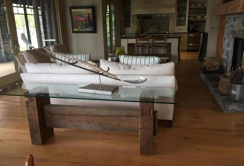 مبيت وإفطار Gîte Et Atelier De L Artiste Peintre Paysagiste Canadien Gordon Harrison