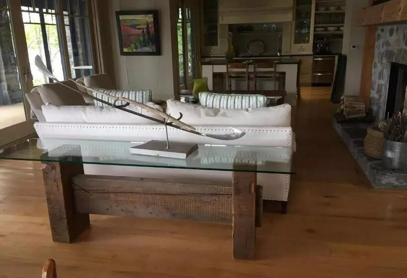 Aamiaismajoitus (B&B) Gîte Et Atelier De L Artiste Peintre Paysagiste Canadien Gordon Harrison