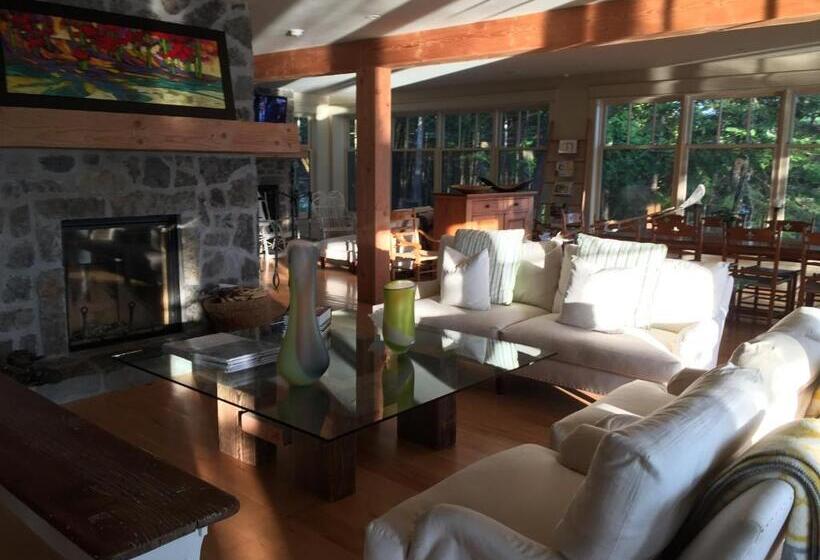 مبيت وإفطار Gîte Et Atelier De L Artiste Peintre Paysagiste Canadien Gordon Harrison