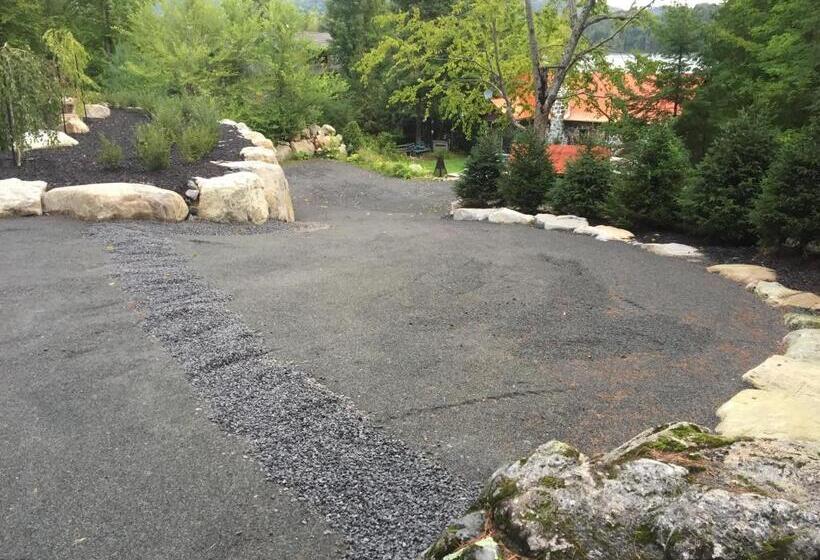 مبيت وإفطار Gîte Et Atelier De L Artiste Peintre Paysagiste Canadien Gordon Harrison