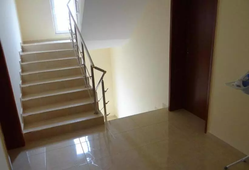 پانسیون Lilia Guest House