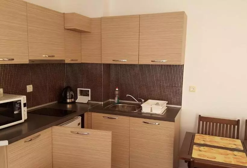 پانسیون Lilia Guest House