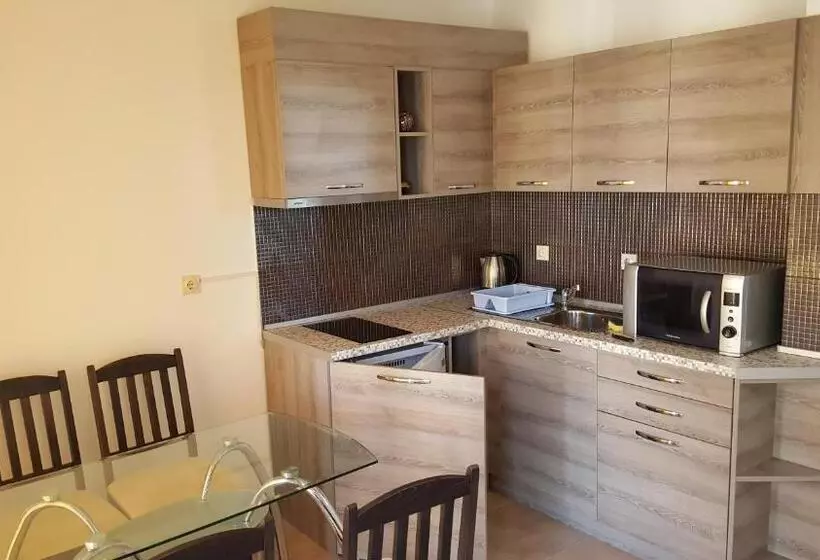 پانسیون Lilia Guest House