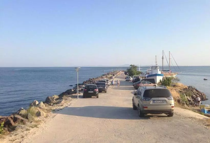 پانسیون Lilia Guest House