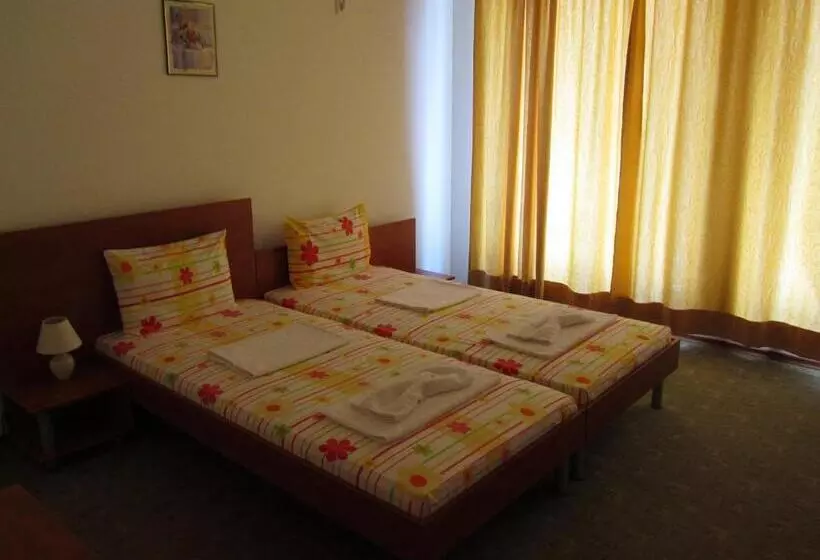 پانسیون Lilia Guest House