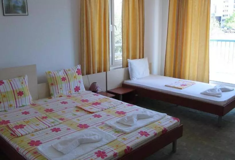 پانسیون Lilia Guest House