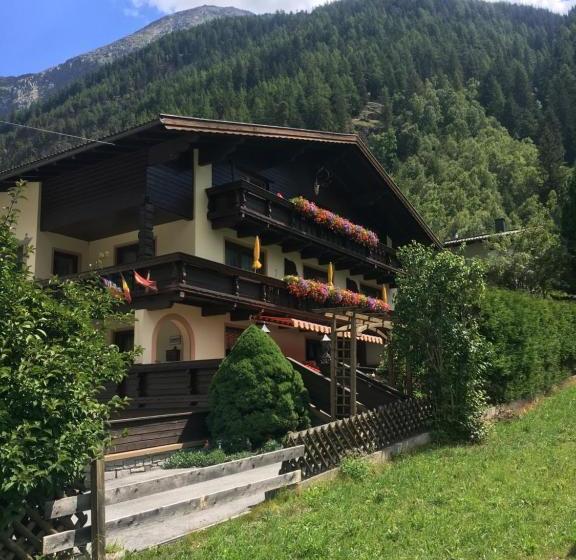 פנסיון Tirolerheim Grüner