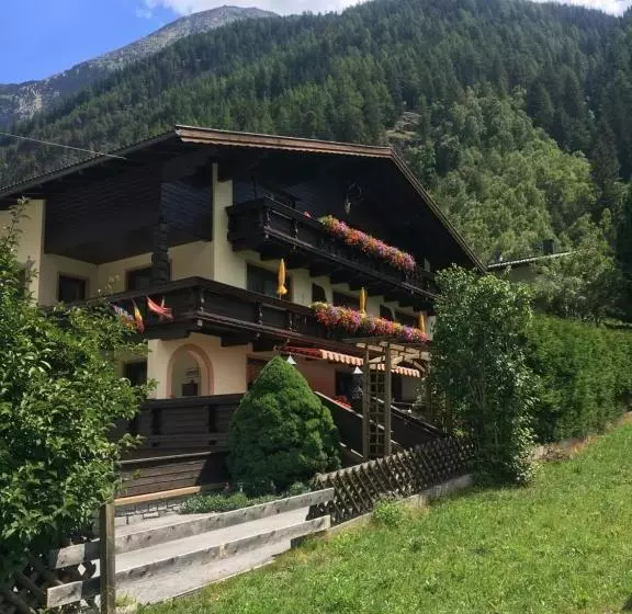 Majatalo Tirolerheim Grüner