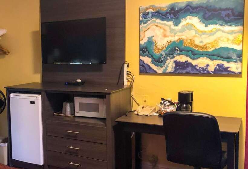 هتل Americas Best Value Presidents Inn On Munras