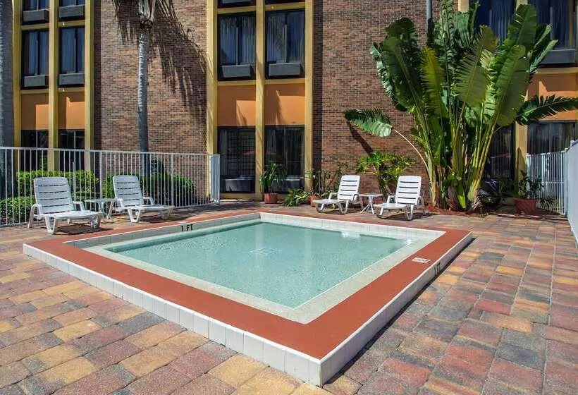 Отель Comfort Inn & Suites Kissimmee By The Parks