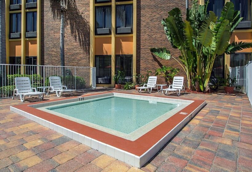 בית מלון כפרי Comfort Inn & Suites Kissimmee By The Parks