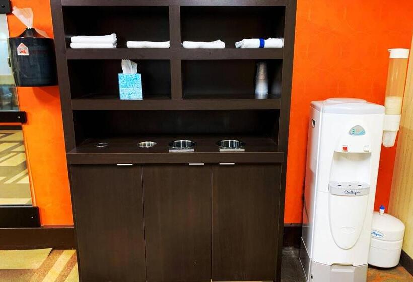 Отель Courtyard By Marriott Cleveland Westlake