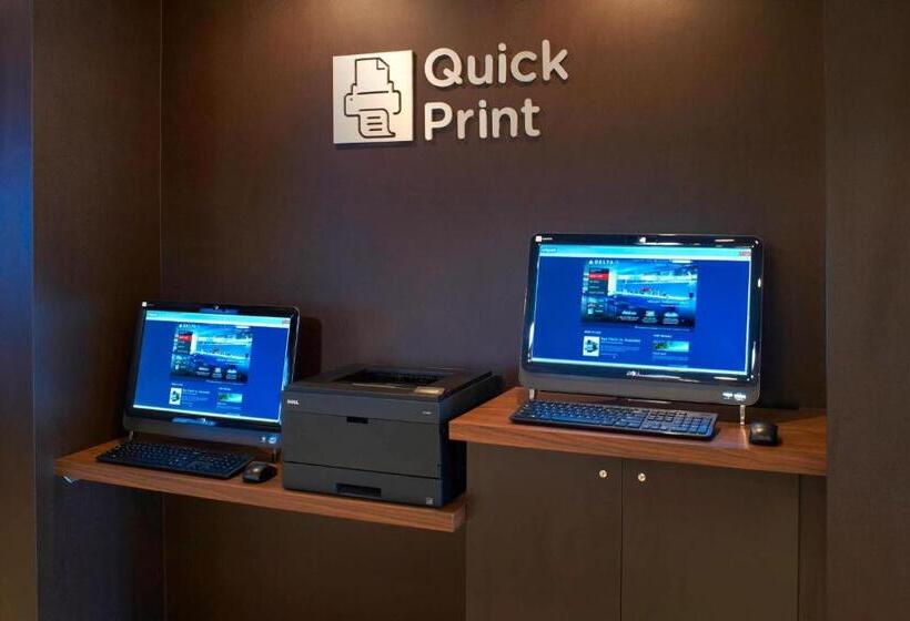 Отель Courtyard By Marriott Cleveland Westlake