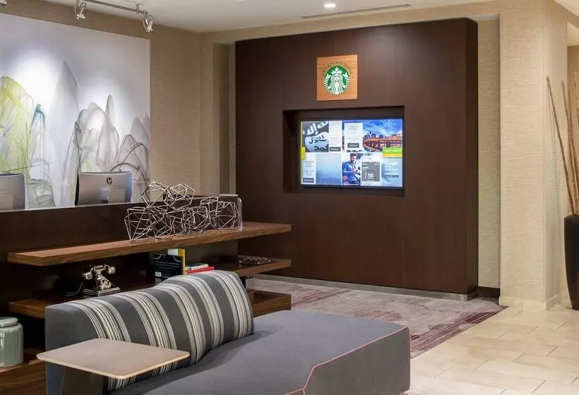 هتل Courtyard By Marriott Portland Airport