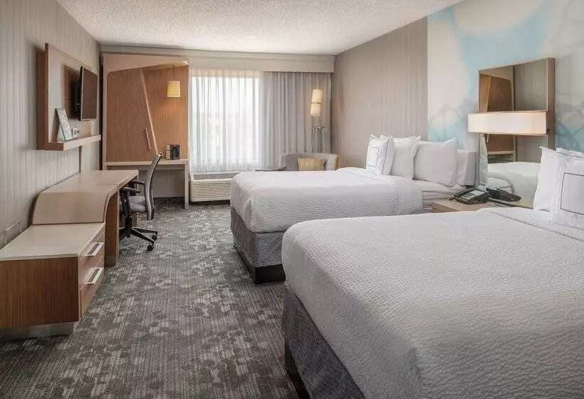 هتل Courtyard By Marriott Portland Airport