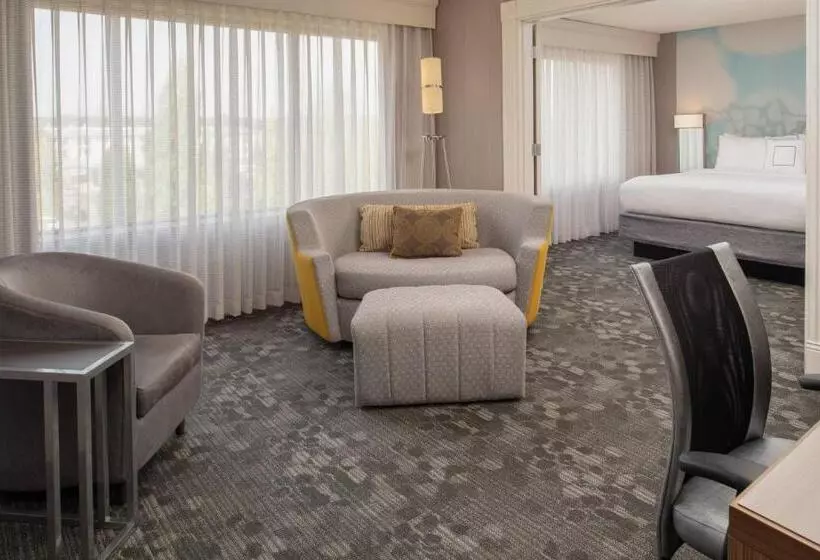 هتل Courtyard By Marriott Portland Airport