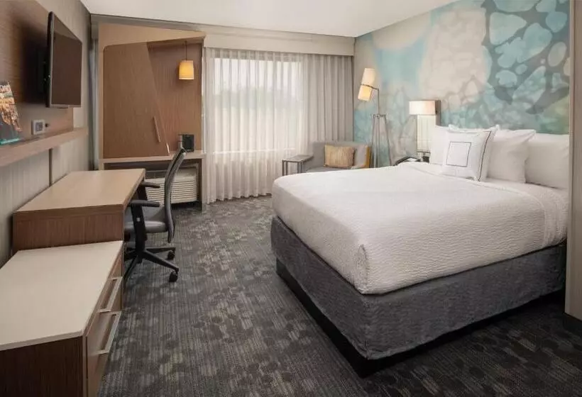 هتل Courtyard By Marriott Portland Airport