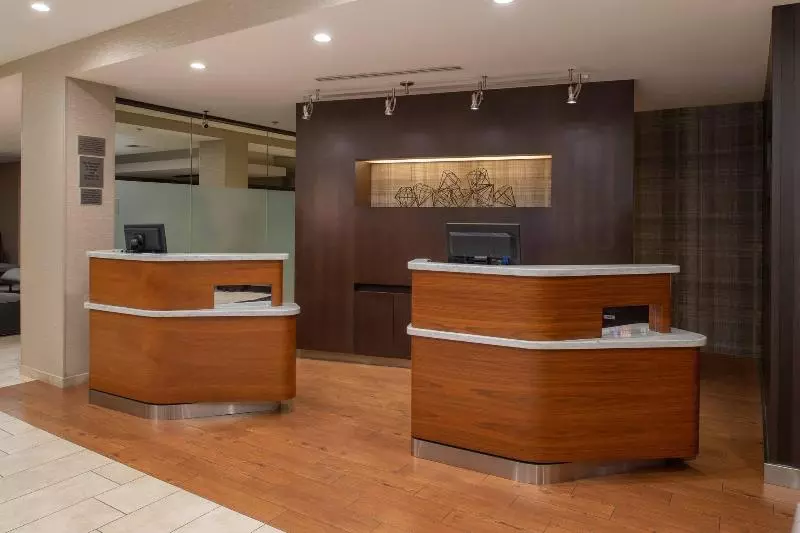 هتل Courtyard By Marriott Portland Airport