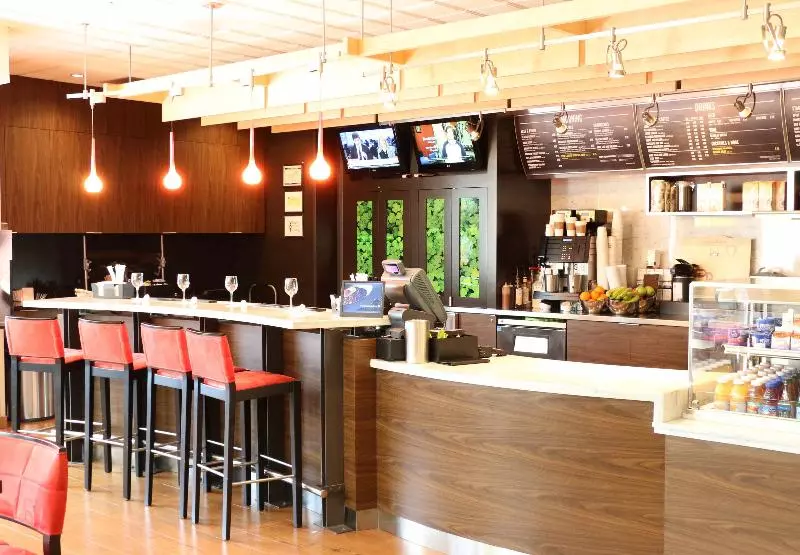 هتل Courtyard By Marriott Portland Airport