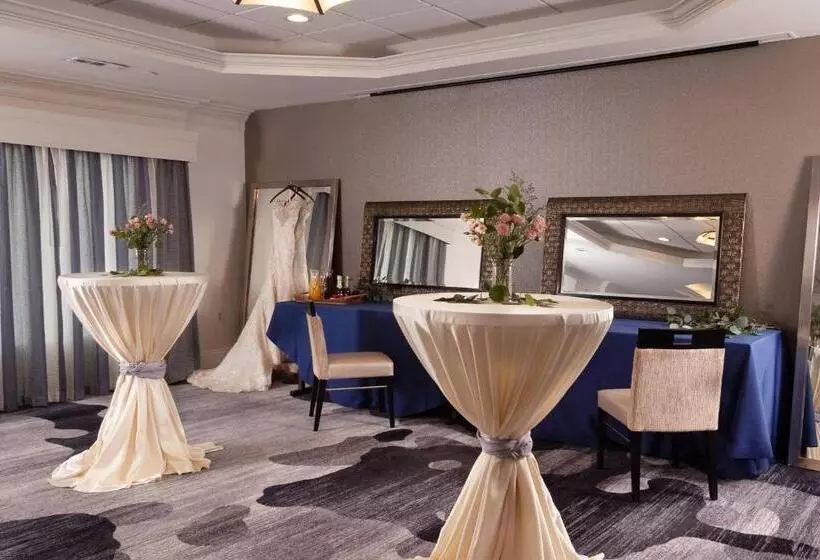 ホテル Courtyard Charleston Waterfront