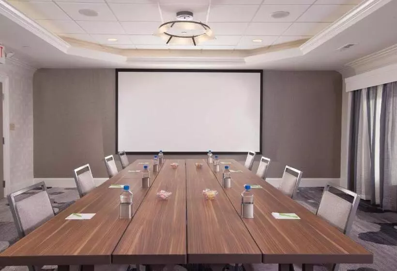 ホテル Courtyard Charleston Waterfront