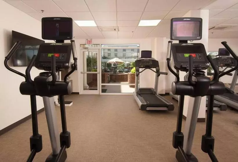 ホテル Courtyard Charleston Waterfront