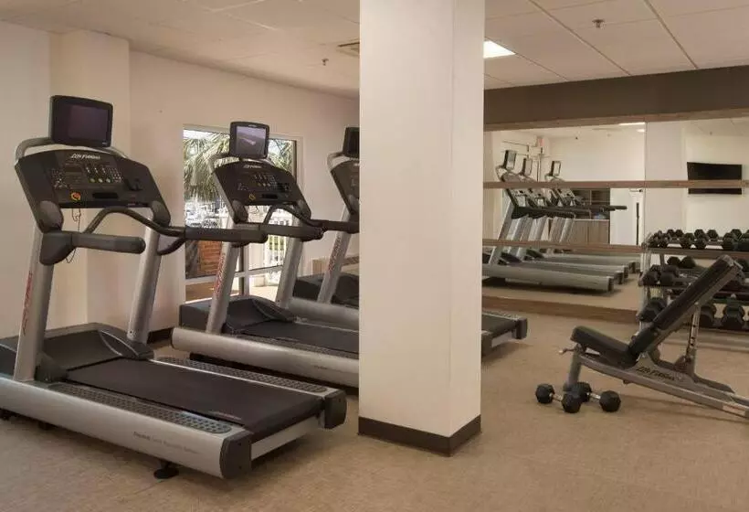 ホテル Courtyard Charleston Waterfront