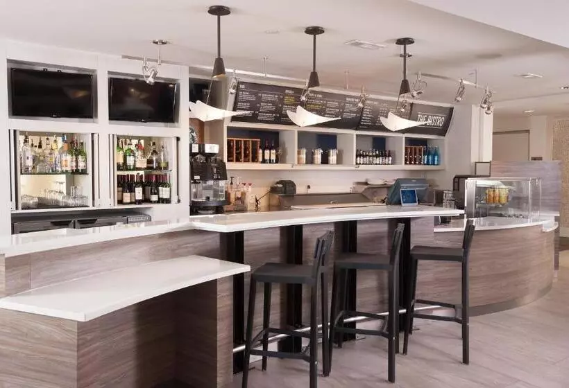 ホテル Courtyard Charleston Waterfront