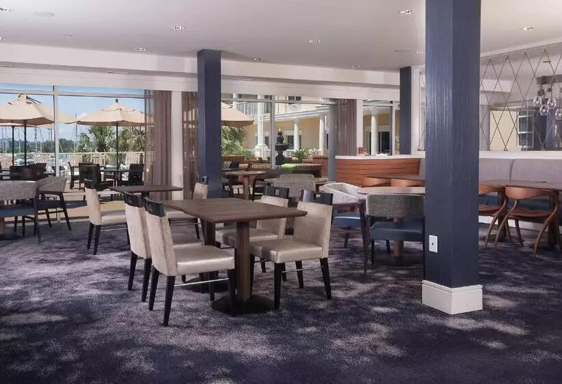 ホテル Courtyard Charleston Waterfront