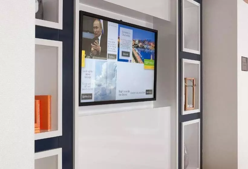 ホテル Courtyard Charleston Waterfront