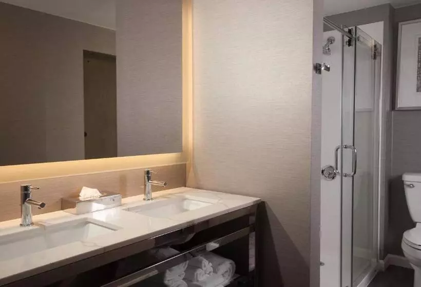 ホテル Courtyard Charleston Waterfront