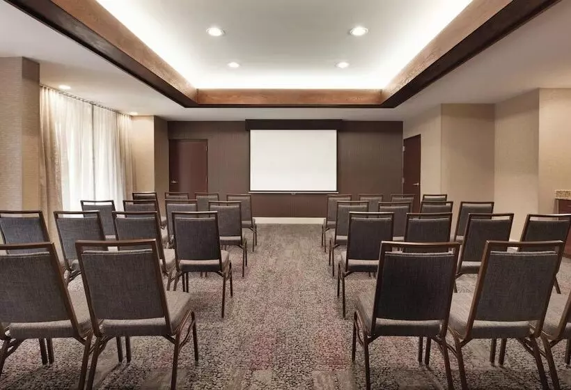 호텔 Courtyard Charlotte Airport North