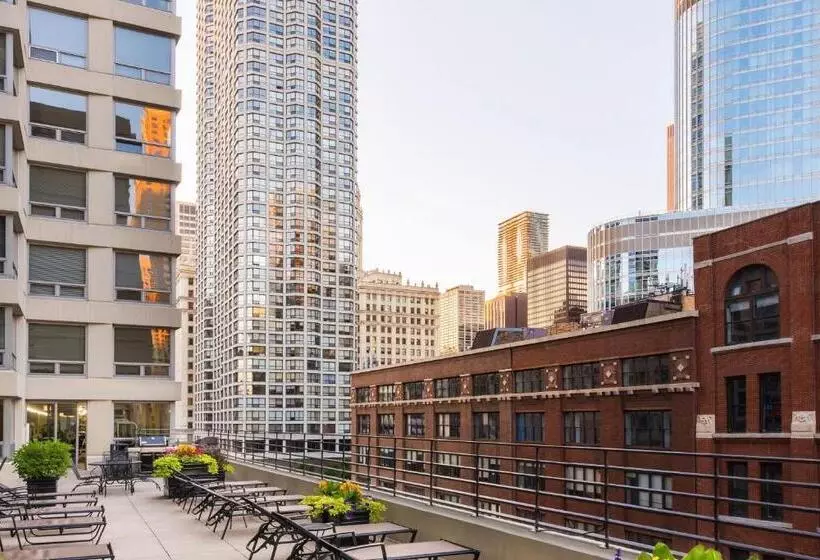 هتل Courtyard By Marriott Chicago Downtown/river North