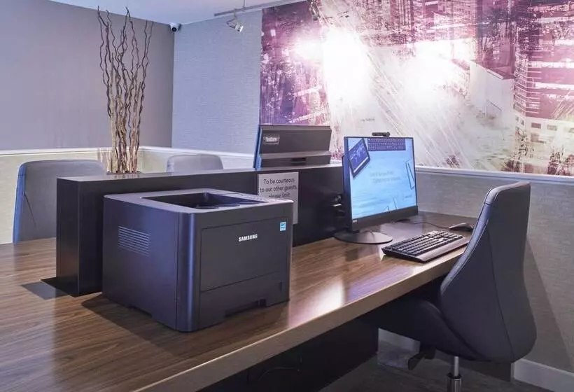 Отель Courtyard By Marriott Detroit Troy