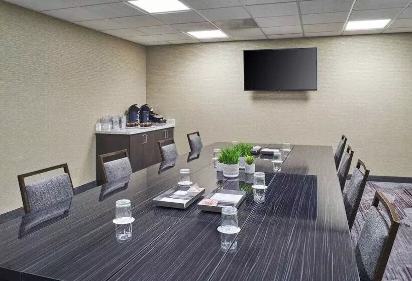 Отель Courtyard By Marriott Detroit Troy