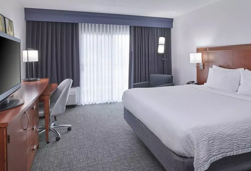 Отель Courtyard By Marriott Detroit Troy